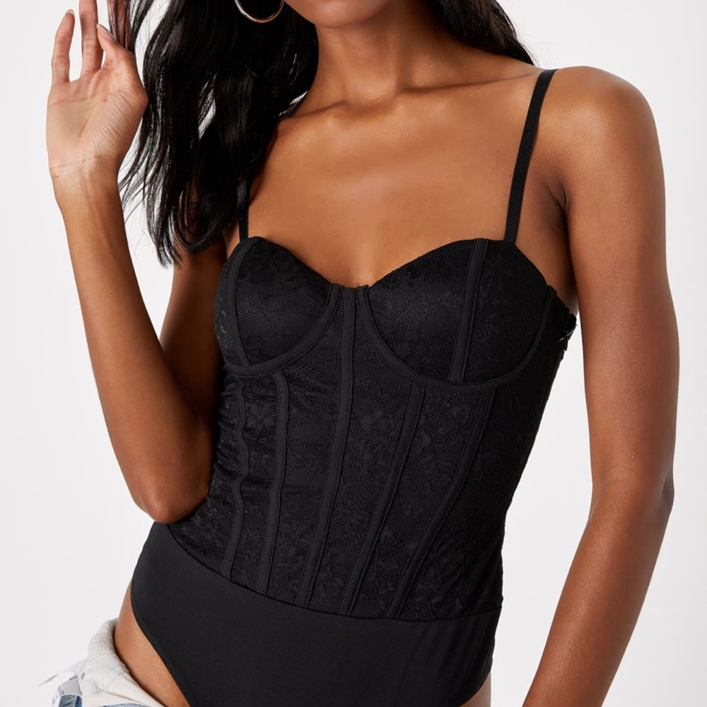Lulu’s Elegant Black Lace Bodysuit size S - Picture 3 of 8